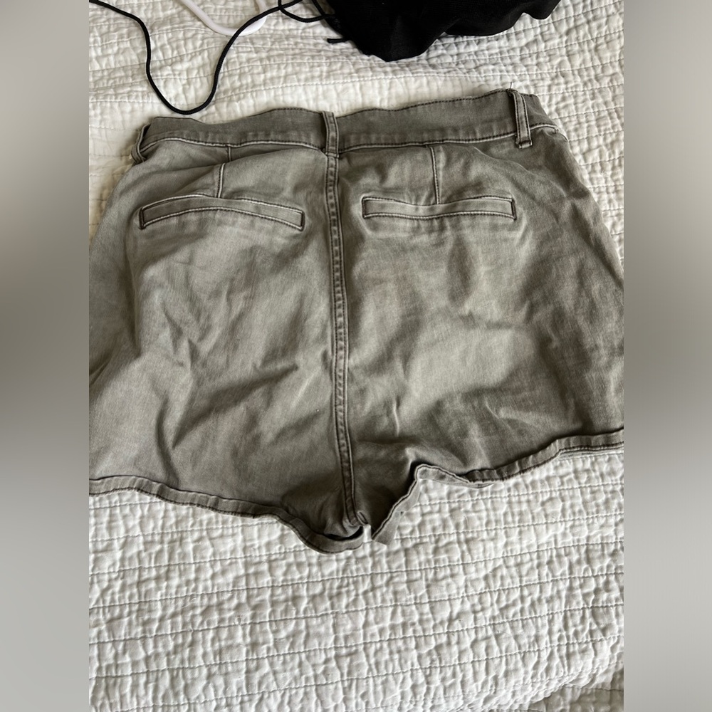 Express olive green high rise shortie size 8